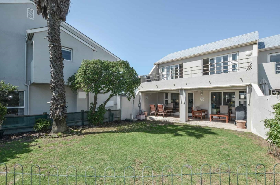 3 Bedroom Property for Sale in Woodbridge Island Western Cape